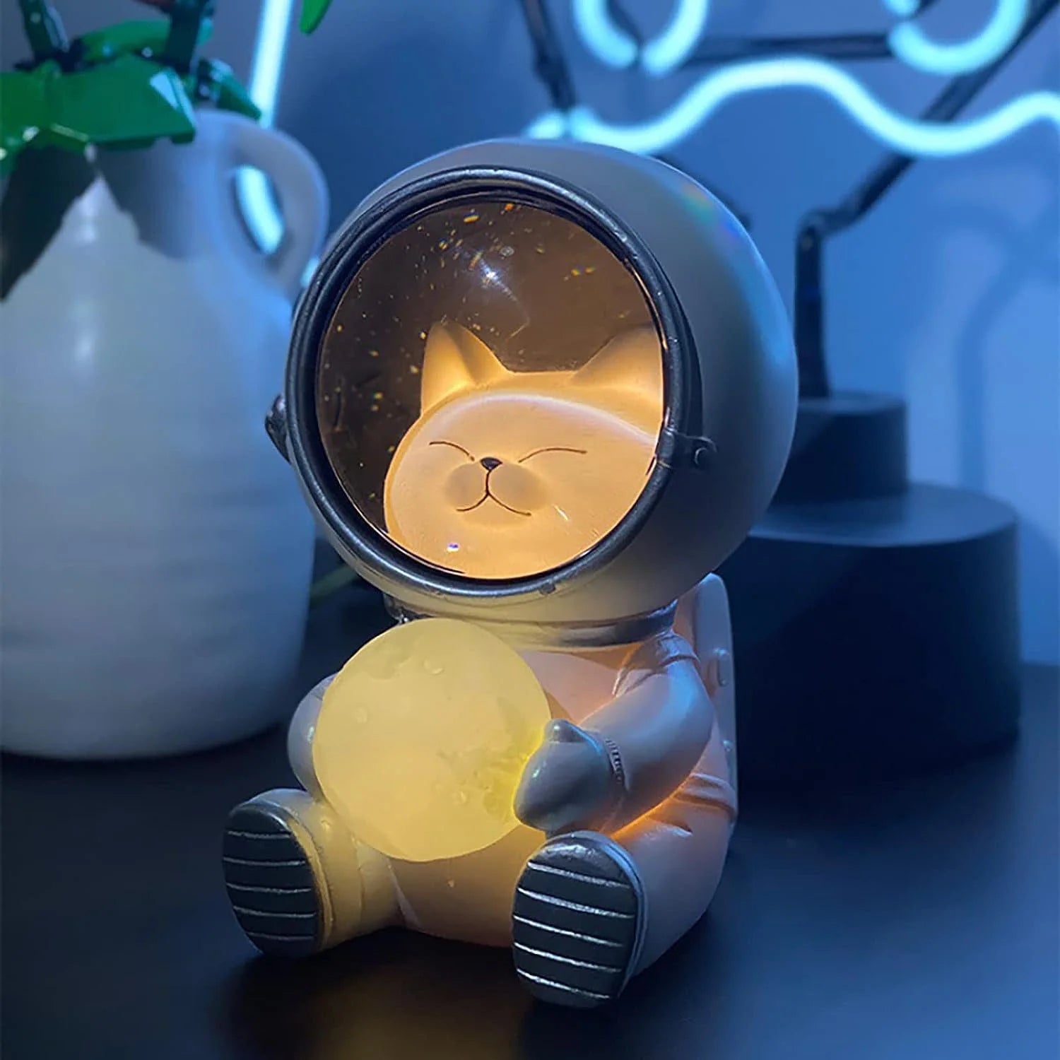 Astronaut Projector Night Light - LED Space-Themed Lamp for Children and Adults, Perfect for Bedrooms, Holiday Celebrations, and Special Occasions