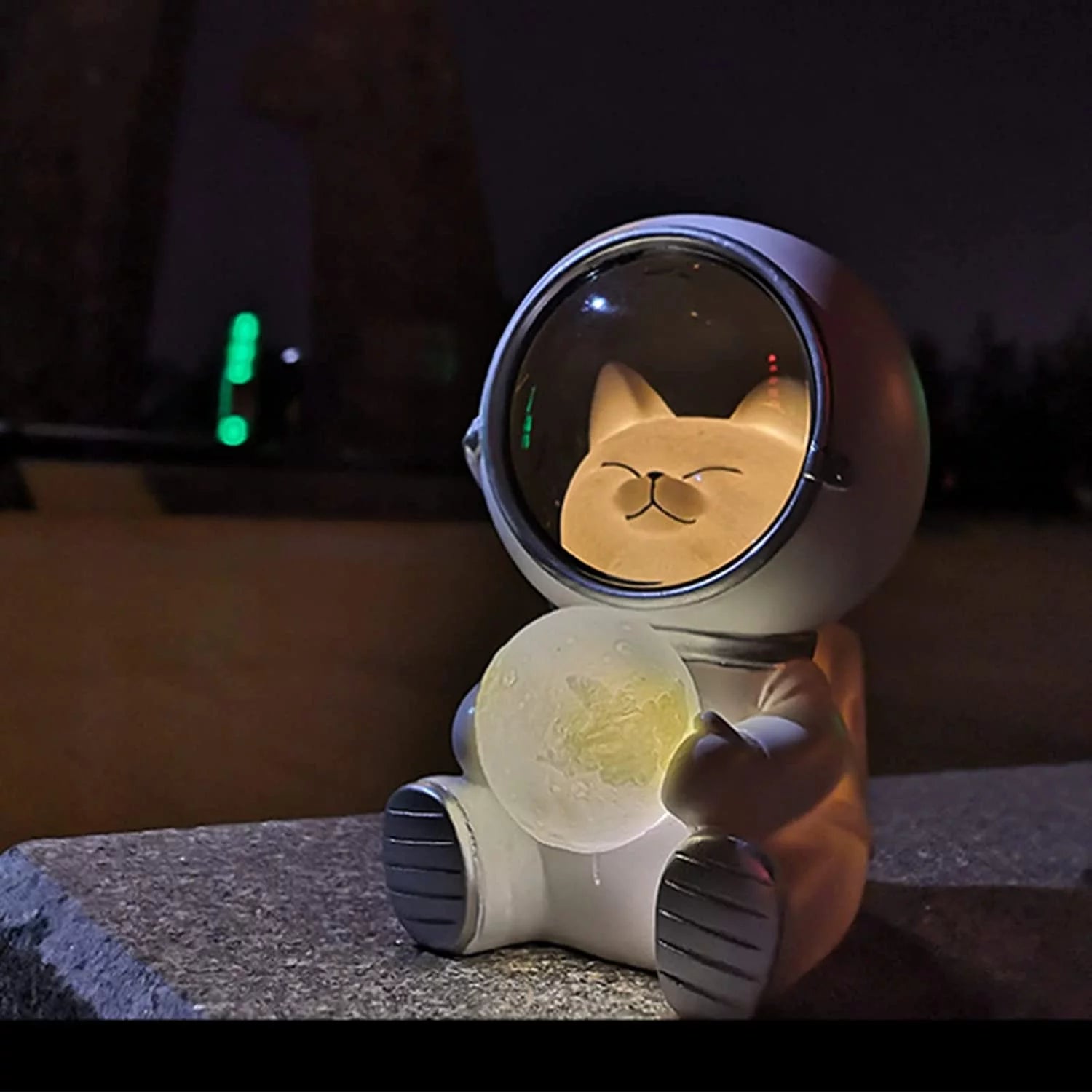 Astronaut Projector Night Light - LED Space-Themed Lamp for Children and Adults, Perfect for Bedrooms, Holiday Celebrations, and Special Occasions